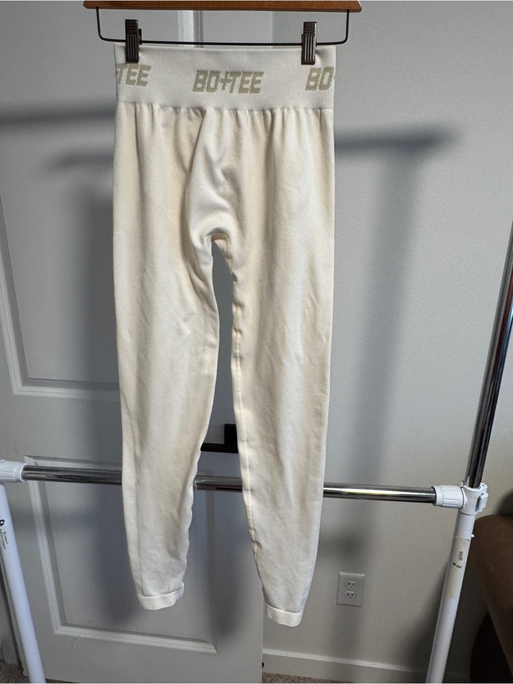 Bo+Tee Cream High Rise Logo Waistband Ankle Leggings Stretch Womens M